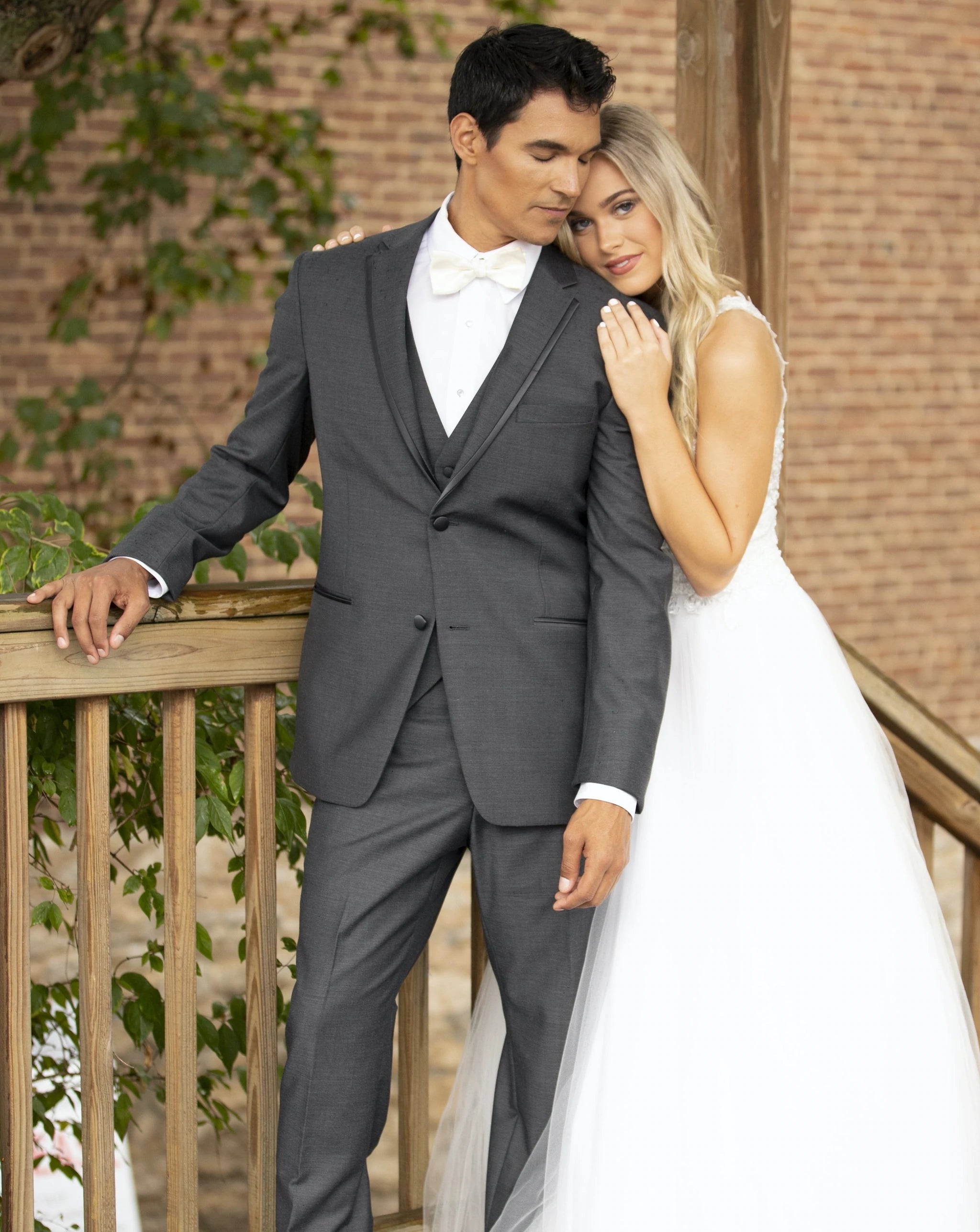 Dark grey tuxedo suit sales